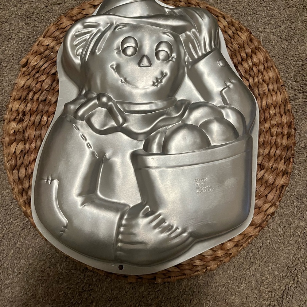 Vintage Scarecrow Cake Pan Baking Kitchen Ware Cooking Utensils